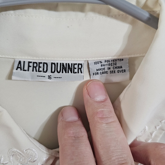 Vintage 80s Alfred Dunner 16 White Blouse Embroidered Collar Hidden Button Front - Picture 4 of 8